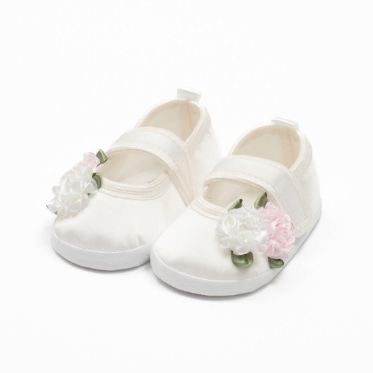 Kojenecké saténové capáčky New Baby Ivory Flowers 6-12 m